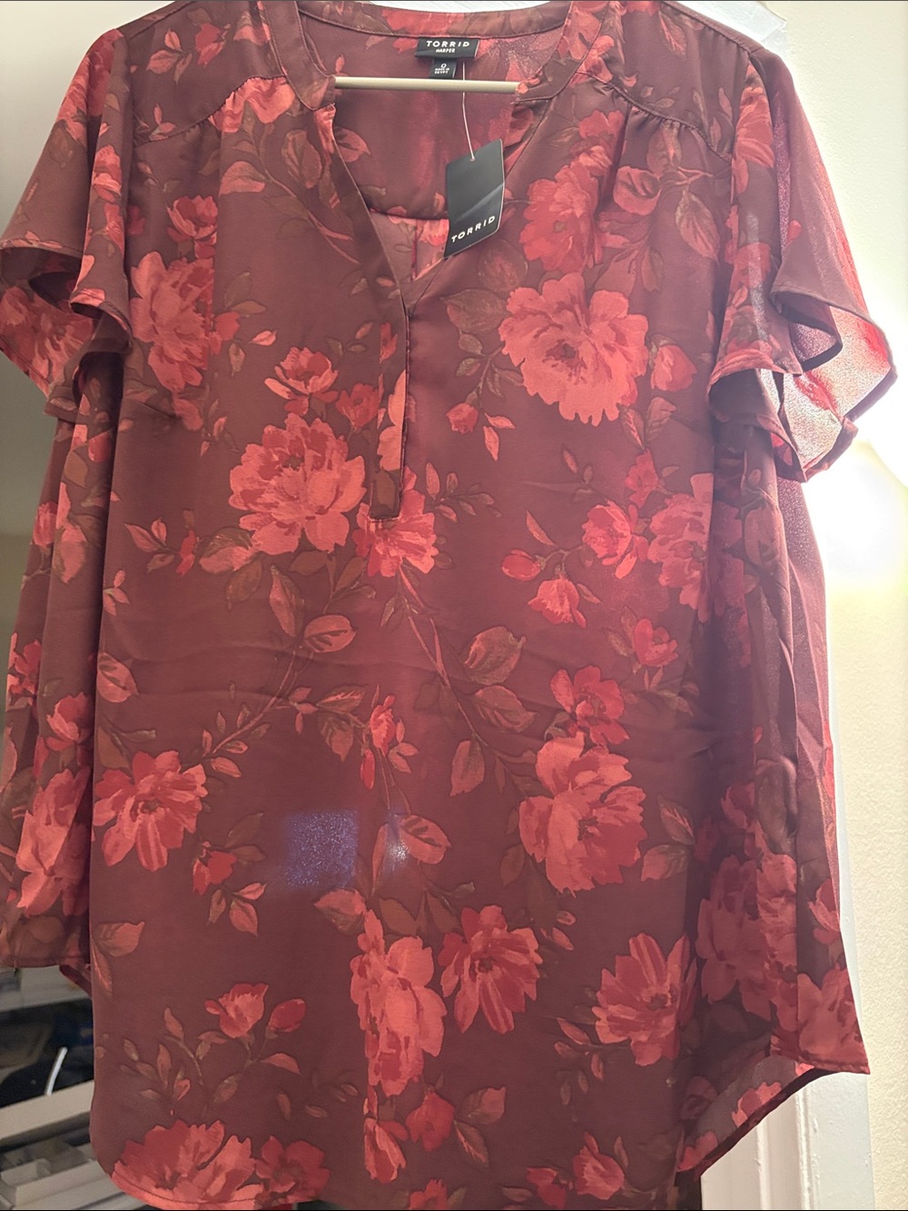 torrid burgundy & pink floral split-neck flutter sleeve blouse
